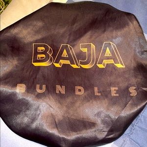 Reversible satin bonnets